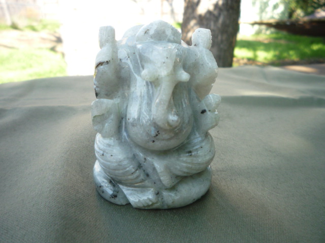 Labradorite Ganesha rides a rat 4219